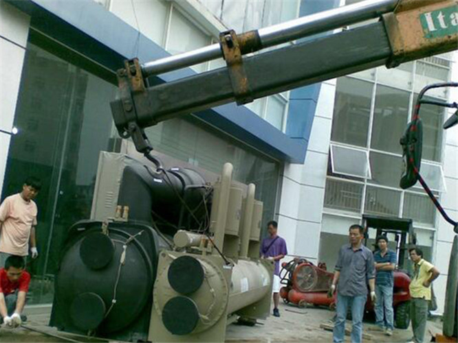 思南县随车吊和汽车吊的核心区别是什么？哪种更省钱？