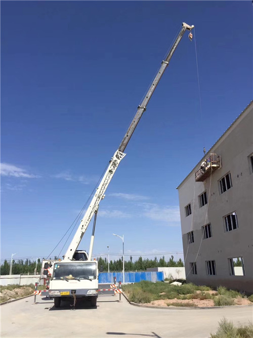 思南县“轻装强干”—— 吊车的 “轻量化臂架” 技术