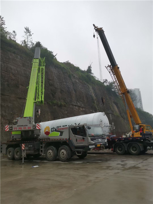 思南县“不怕风雨冻”—— 吊车的 “恶劣环境适应” 技术
